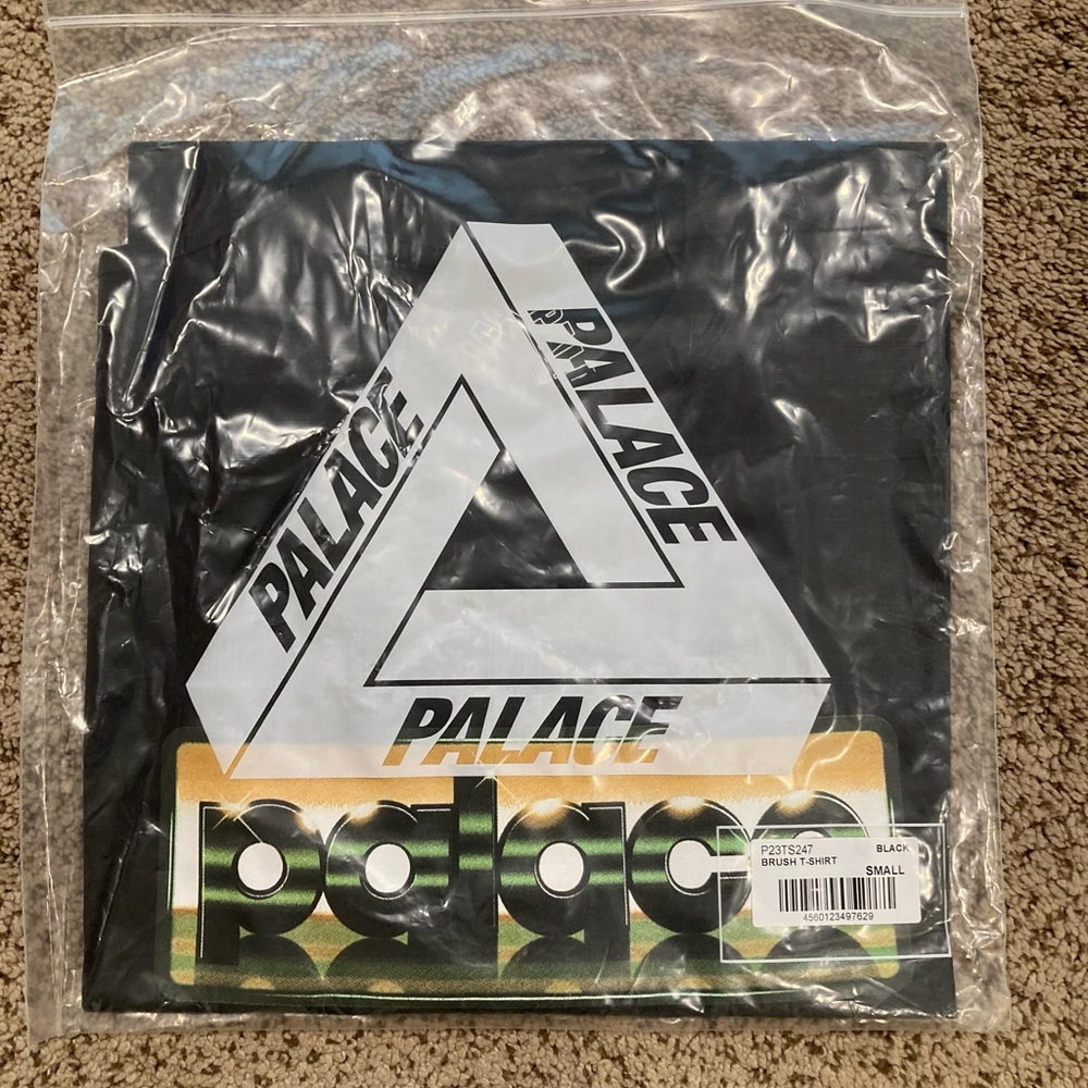PALACE Brush T-Shirt - Picture 2 of 3